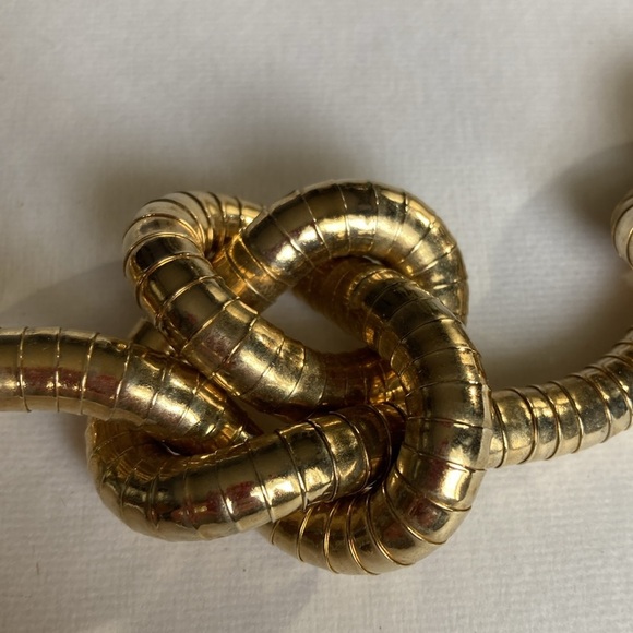 Vintage  Flexible Gold Tone Knot Fluid Metal Necklace - Picture 5 of 11